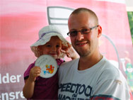 Fanden reißenden Absatz: Die Kinderfinder-Aufkleber der Arbeitsgemeinschaft Kölner Wohnungsunternehmen