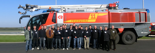 Feuerwehrfahrzeuge sind für uns nichts neues. Aber ein so großes Exemplar kann durchaus für ein Erinnerungsfoto herhalten.
